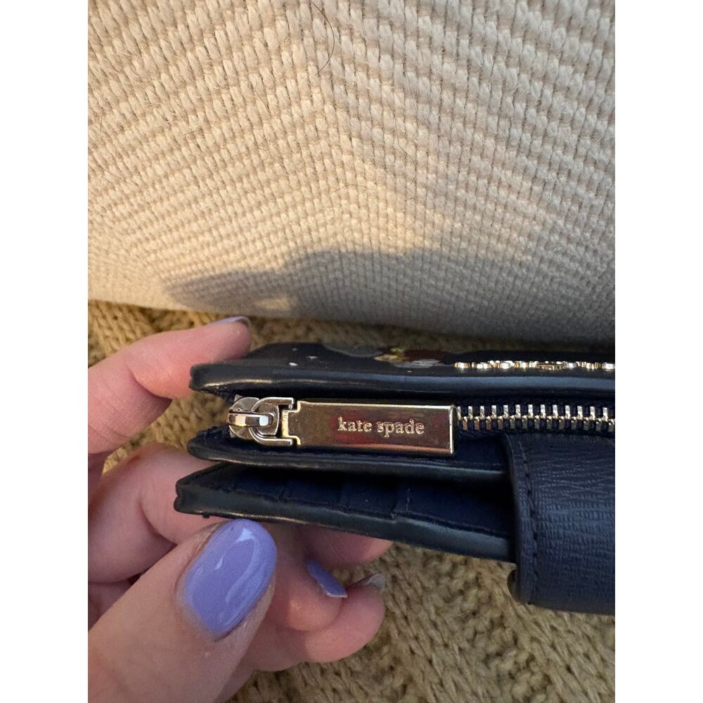 Disney x Kate Spade New York Lady and the Tramp Medium Bifold Wallet Navy - Picture 5 of 8